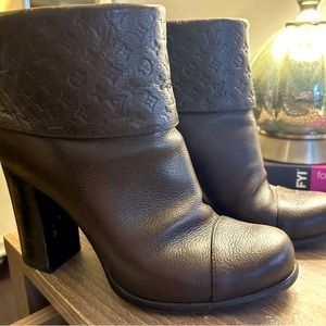 Louis Vuitton Heel Booties 37